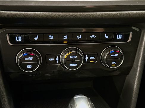 Used 2018 Volkswagen Tiguan SE AWD/4WD image 23