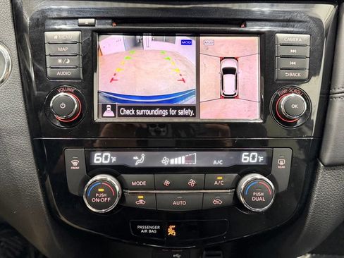 Used 2018 Nissan Rogue SL FWD image 22