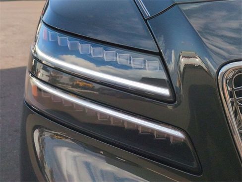 Certified 2025 Genesis GV80 2.5T Select image 9