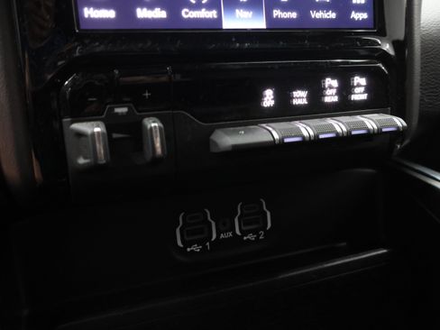 Used 2024 RAM 2500 Big Horn w/ Night Edition AWD/4WD image 41