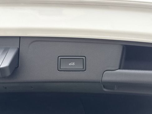 New 2026 Volkswagen Atlas Cross Sport SE FWD image 23
