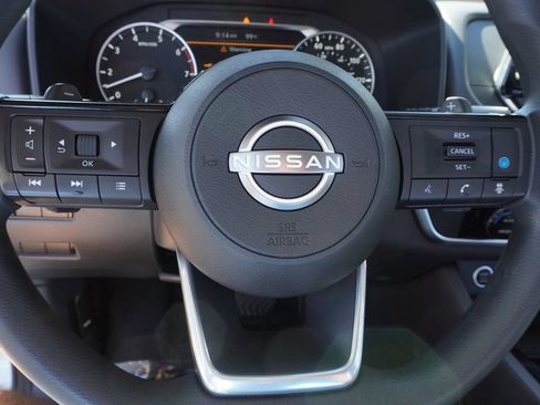 Certified 2023 Nissan Rogue SV FWD image 17
