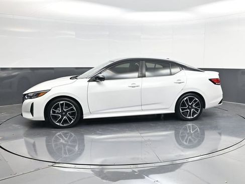 Used 2024 Nissan Sentra SR w/ SR Premium Package FWD image 6