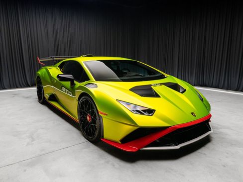 Used 2021 Lamborghini Huracan STO RWD image 12