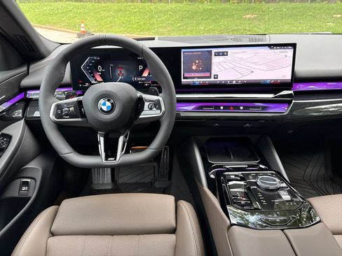 Used 2027 BMW 530i xDrive w/ M Sport Package AWD/4WD image 19