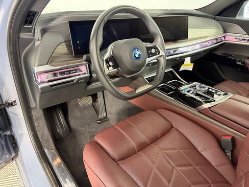 Certified 2023 BMW i7 xDrive60 AWD/4WD image 4