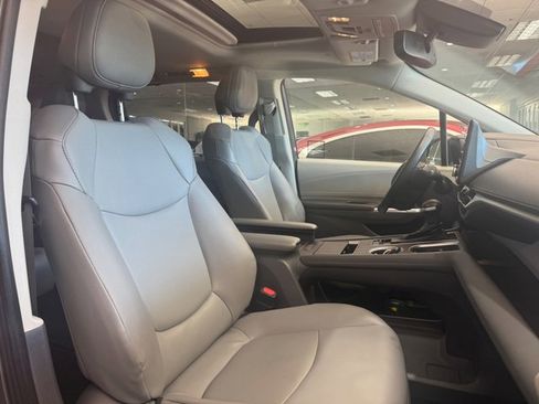 Used 2021 Toyota Sienna XLE image 9