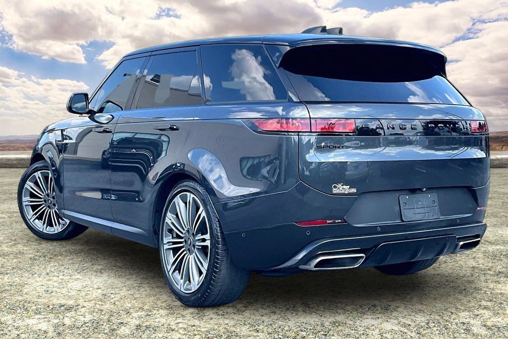 Used 2024 Land Rover Range Rover Sport SE AWD/4WD image 4