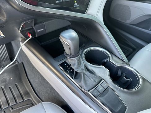 Used 2023 Toyota Camry SE image 15