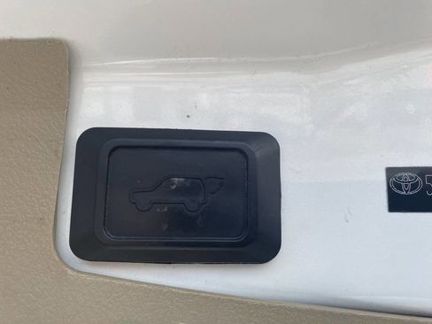 Used 2013 Toyota Highlander Limited image 27