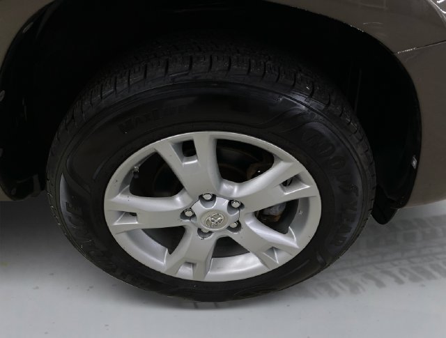 Used 2011 Toyota RAV4 4WD V6 w/ Upgrade Value Pkg image 16