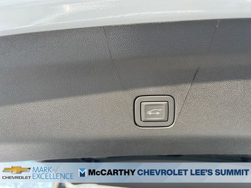 New 2026 Chevrolet Suburban Premier image 24