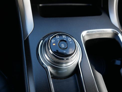 Used 2018 Ford Fusion SE w/ Fusion SE Technology Package image 24