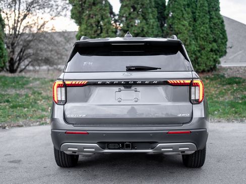 New 2026 Ford Explorer Active w/ Active Comfort Package image 6