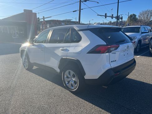 Used 2019 Toyota RAV4 LE image 4