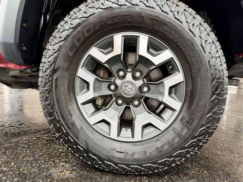 Used 2020 Toyota Tacoma TRD Off-Road w/ Technology Package image 27