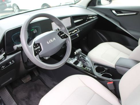 Certified 2024 Kia Niro EX image 22