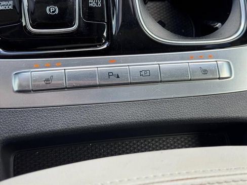 Certified 2024 Kia Carnival EX FWD image 21