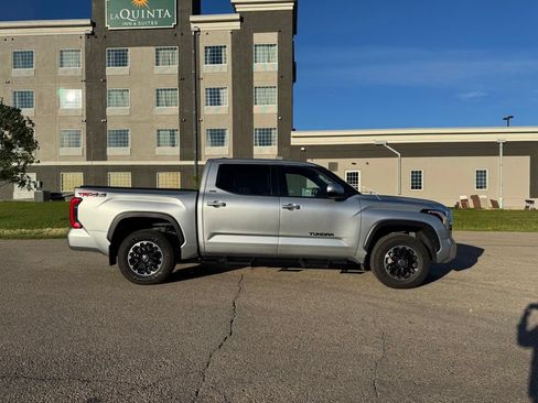 Used 2022 Toyota Tundra SR5 w/ TRD Off-Road Premium Package AWD/4WD image 11