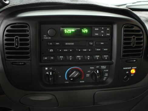 Used 1999 Ford F150 Lightning RWD image 14