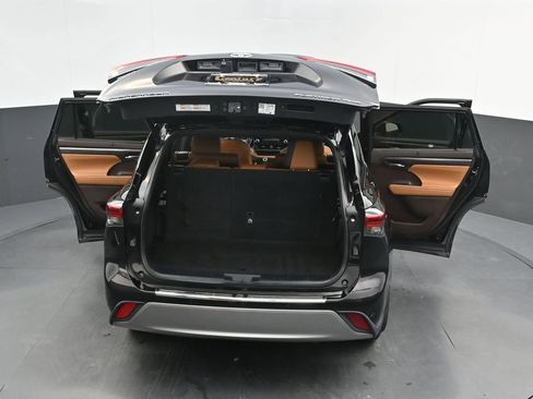 Used 2022 Toyota Highlander Platinum AWD/4WD image 48