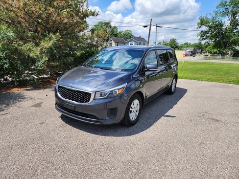 Used 2017 Kia Sedona LX w/ LX Essentials Premium Package FWD image 18