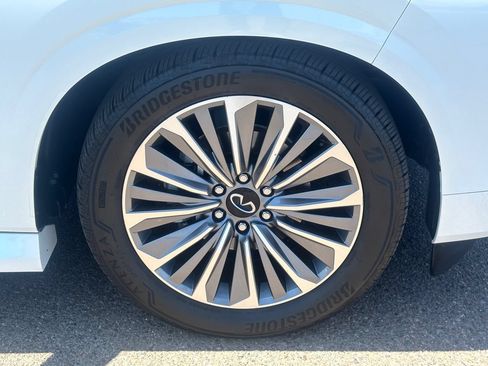 Certified 2025 INFINITI QX80 Luxe AWD/4WD image 8