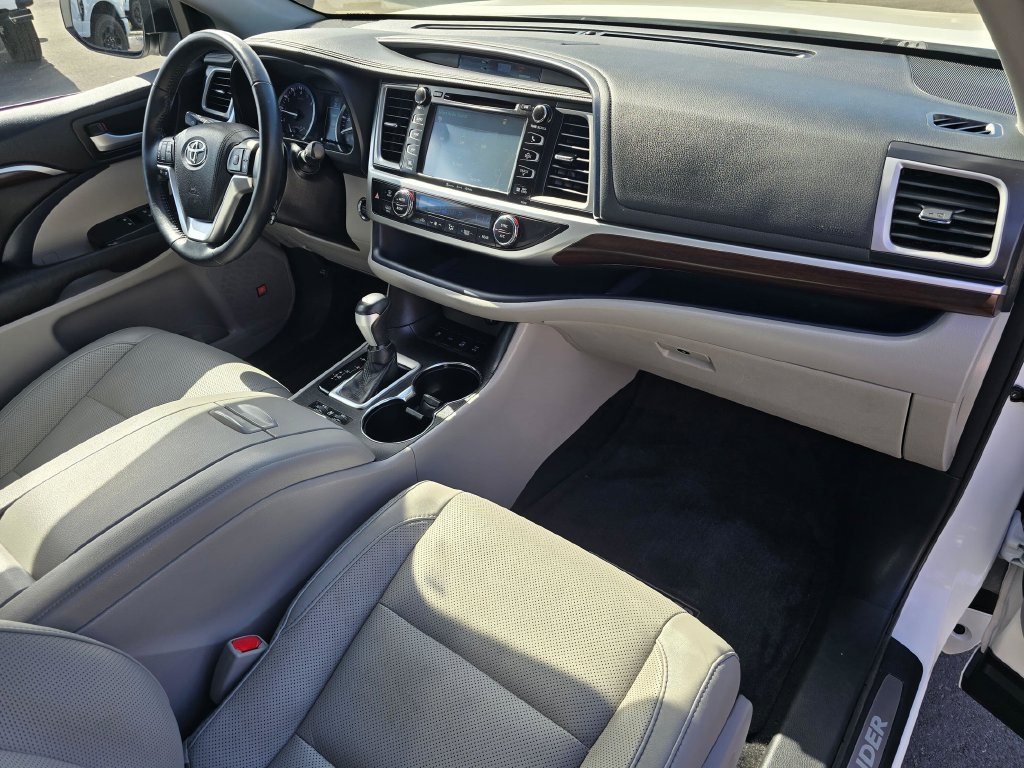 Used 2016 Toyota Highlander Limited AWD/4WD image 17