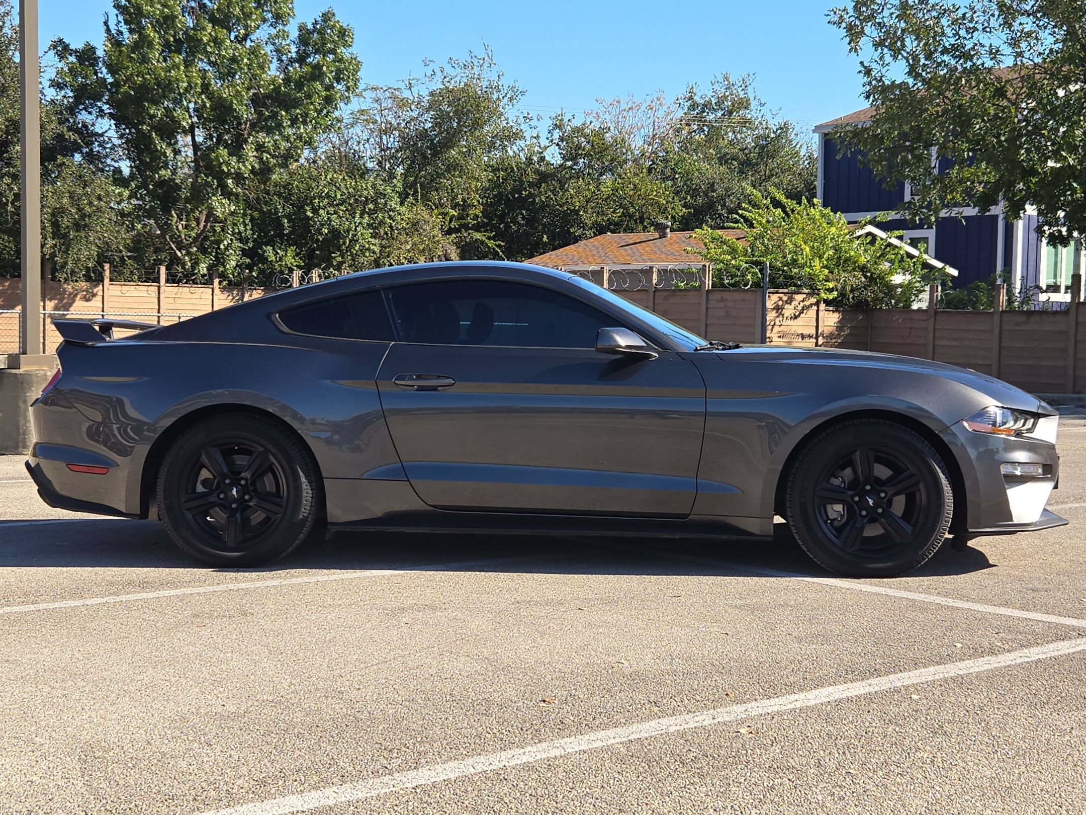 Used 2018 Ford Mustang Coupe RWD image 2