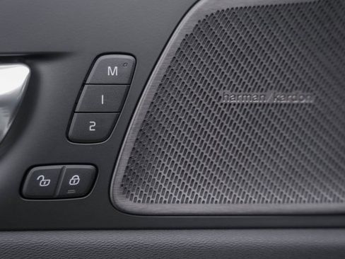 New 2026 Volvo XC60 B5 Ultra w/ Protection Package Premier image 37