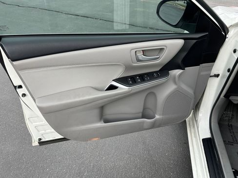 Used 2015 Toyota Camry XLE image 9