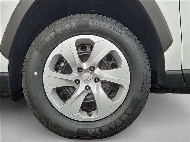 Used 2025 Toyota RAV4 LE AWD/4WD image 29