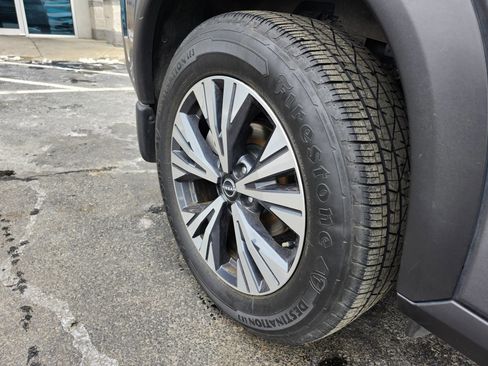 Used 2022 Nissan Rogue SV w/ SV Premium Package image 37