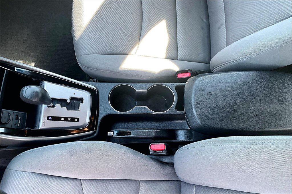Used 2013 Hyundai Elantra GLS w/ Preferred Pkg FWD image 16