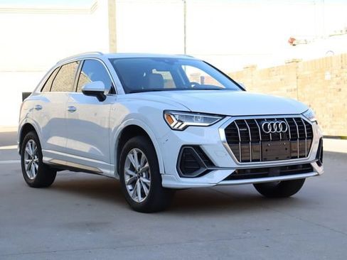 Used 2024 Audi Q3 2.0T Premium Plus w/ Premium Plus Package AWD/4WD image 2