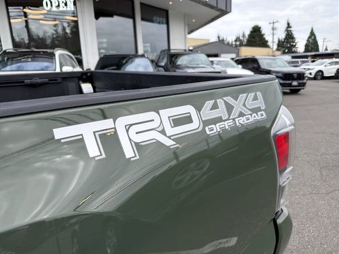 Used 2021 Toyota Tacoma TRD Off-Road w/ TRD Premium Off Road Package AWD/4WD image 5