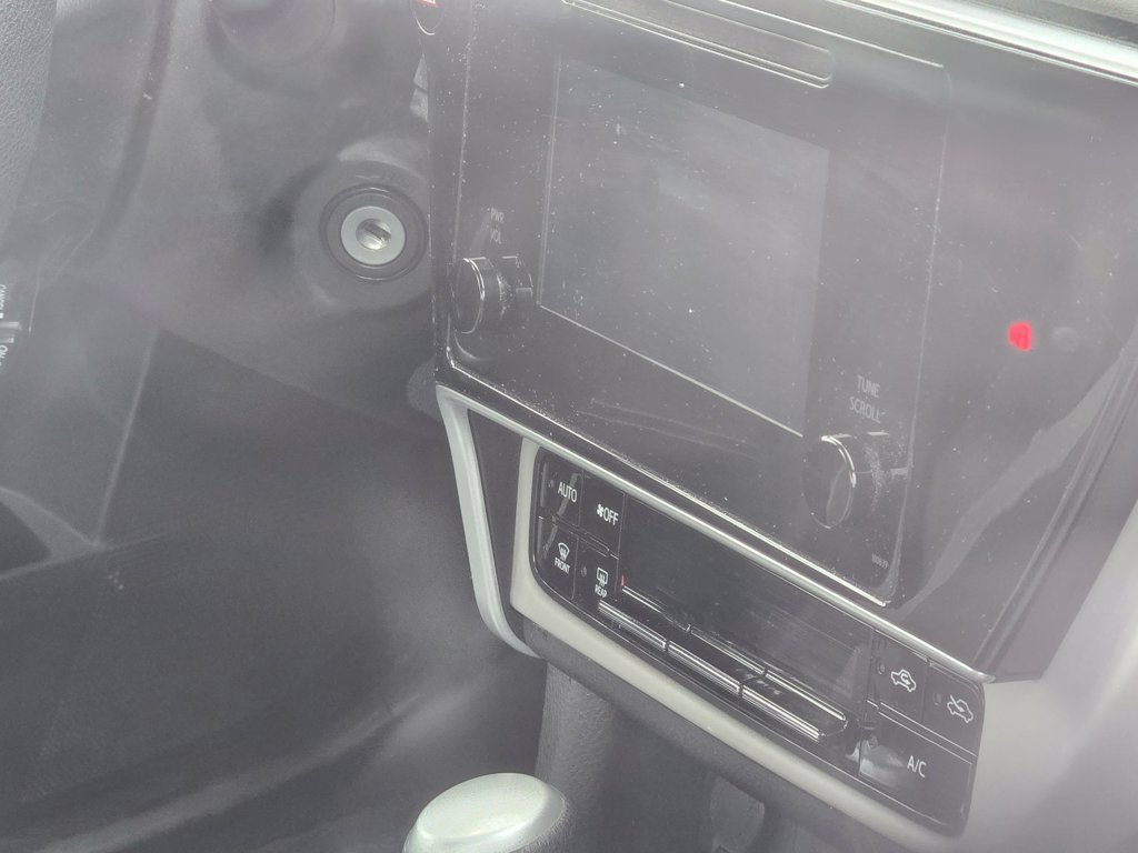 Used 2019 Toyota Corolla LE FWD image 17