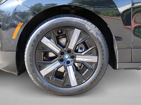 Used 2024 BMW iX xDrive50 w/ Premium Package AWD/4WD image 28