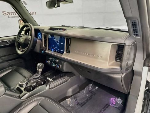 Used 2025 Ford Bronco Outer Banks AWD/4WD image 29