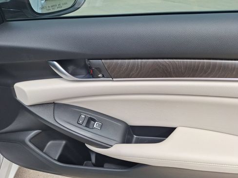 Used 2022 Honda Accord Touring image 36