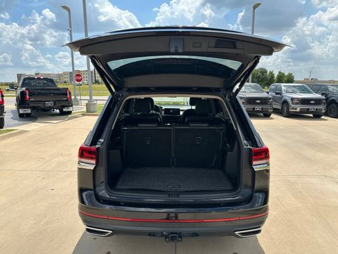 Used 2024 Volkswagen Atlas SE FWD image 11