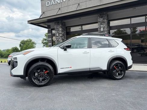 Used 2025 Nissan Rogue SV AWD/4WD image 14
