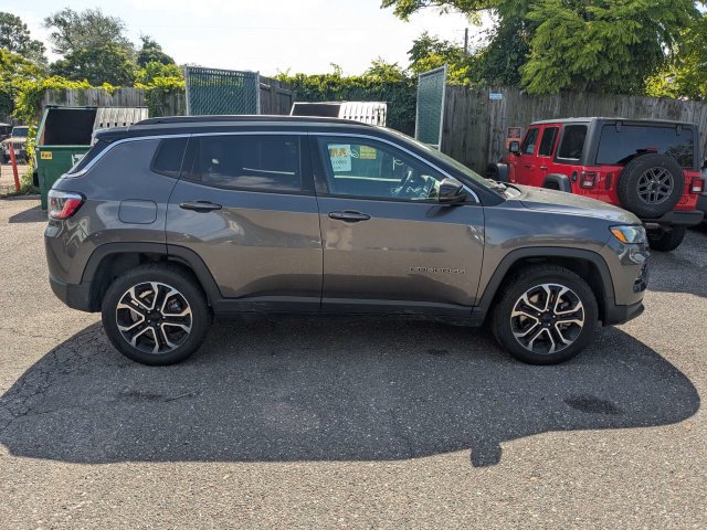 Used 2023 Jeep Compass Limited AWD/4WD image 3
