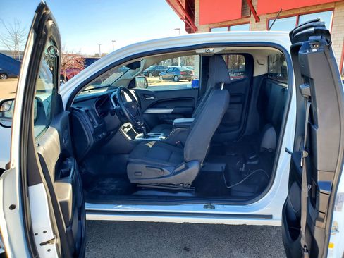 Used 2022 Chevrolet Colorado LT w/ Fleet Safety Package image 10