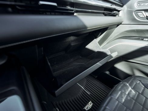 Used 2023 Cadillac Escalade V w/ LPO, ONYX Package image 89