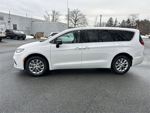 New 2026 Chrysler Pacifica Select image 5