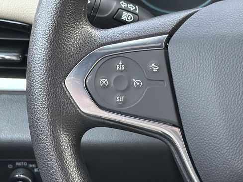 Used 2023 Chevrolet Traverse LS FWD image 25