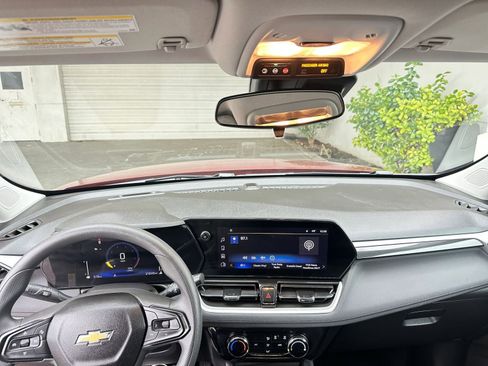 Used 2025 Chevrolet TrailBlazer LT image 35