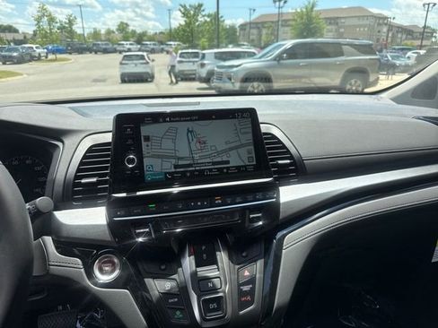 New 2026 Honda Odyssey Touring image 14