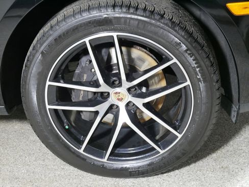 Used 2023 Porsche Macan Turbo image 15